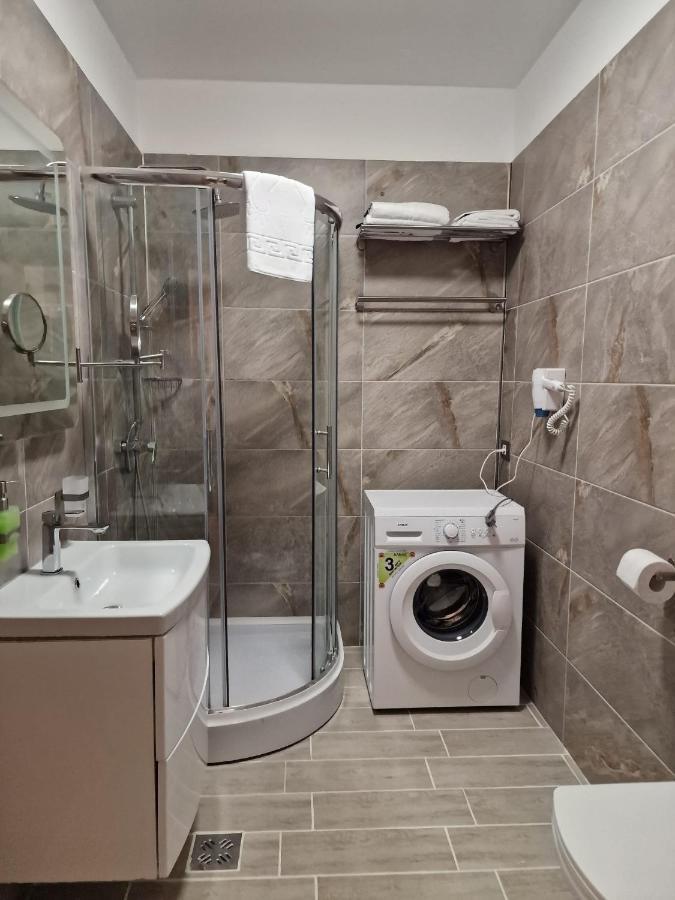 Livia Apartment นาโวดาริ ภายนอก รูปภาพ