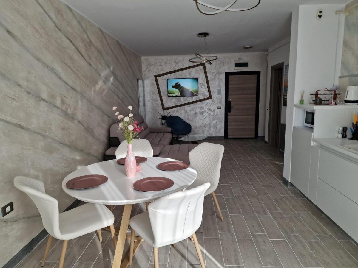 Livia Apartment นาโวดาริ ภายนอก รูปภาพ