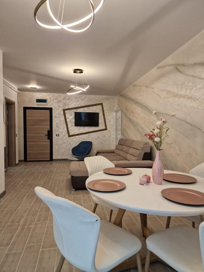 Livia Apartment นาโวดาริ ภายนอก รูปภาพ
